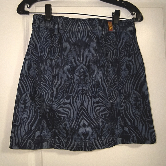 7 For All Mankind Zebra Print Button Front Mini Denim Skirt Size 26 - Picture 7 of 13